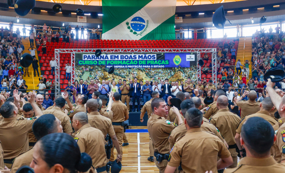 Governador Carlos Massa Ratinho Junior participa da cerimônia que marca a conclusão do treinamento dos novos policiais militares.