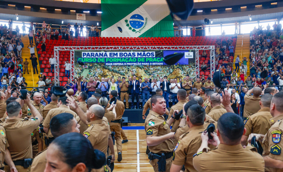 Governador Carlos Massa Ratinho Junior participa da cerimônia que marca a conclusão do treinamento dos novos policiais militares.
