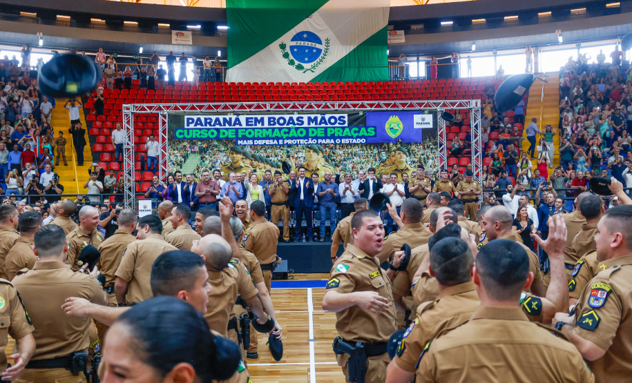 Governador Carlos Massa Ratinho Junior participa da cerimônia que marca a conclusão do treinamento dos novos policiais militares.