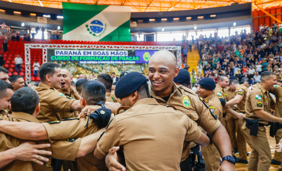 Governador Carlos Massa Ratinho Junior participa da cerimônia que marca a conclusão do treinamento dos novos policiais militares.