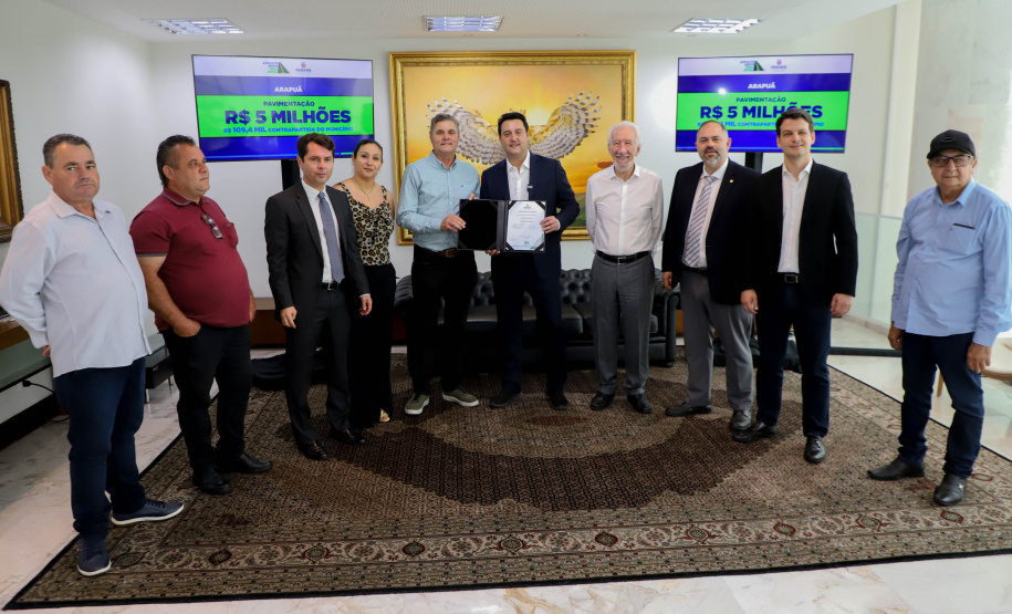 Governador Carlos Massa Ratinho Jr assina liberação de recursos para prefeituras do paraná/Projeto Asfalto Novo Vida Nova -