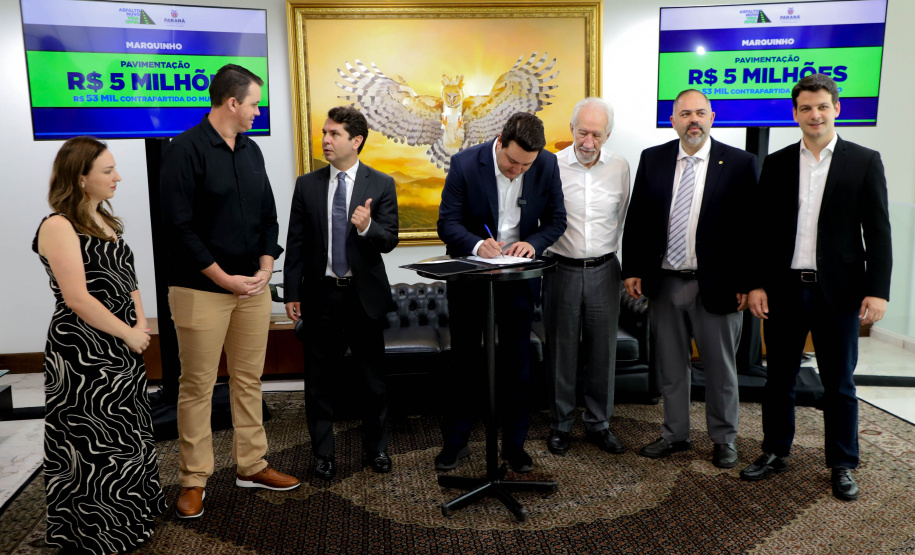 Governador Carlos Massa Ratinho Jr assina liberação de recursos para prefeituras do paraná/Projeto Asfalto Novo Vida Nova -