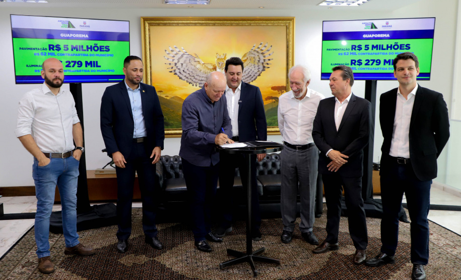 Governador Carlos Massa Ratinho Jr assina liberação de recursos para prefeituras do paraná/Projeto Asfalto Novo Vida Nova -