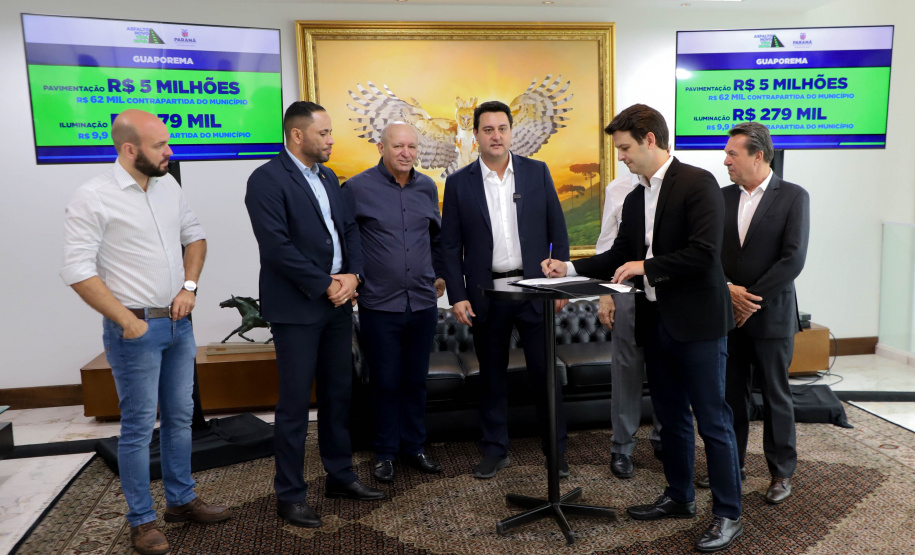 Governador Carlos Massa Ratinho Jr assina liberação de recursos para prefeituras do paraná/Projeto Asfalto Novo Vida Nova -