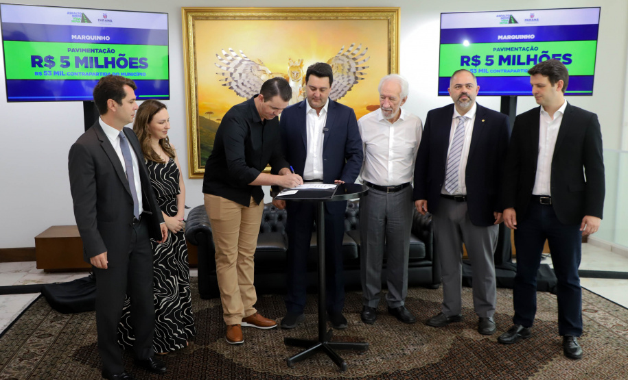 Governador Carlos Massa Ratinho Jr assina liberação de recursos para prefeituras do paraná/Projeto Asfalto Novo Vida Nova -