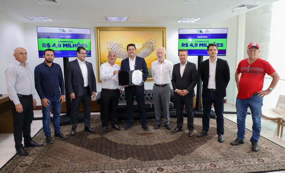 Governador Carlos Massa Ratinho Jr assina liberação de recursos para prefeituras do paraná/Projeto Asfalto Novo Vida Nova -