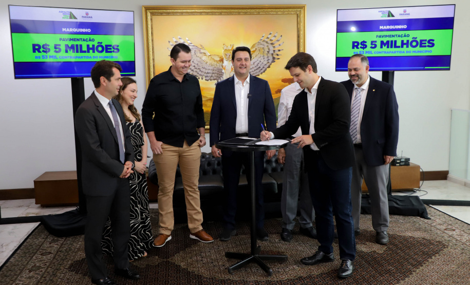 Governador Carlos Massa Ratinho Jr assina liberação de recursos para prefeituras do paraná/Projeto Asfalto Novo Vida Nova -
