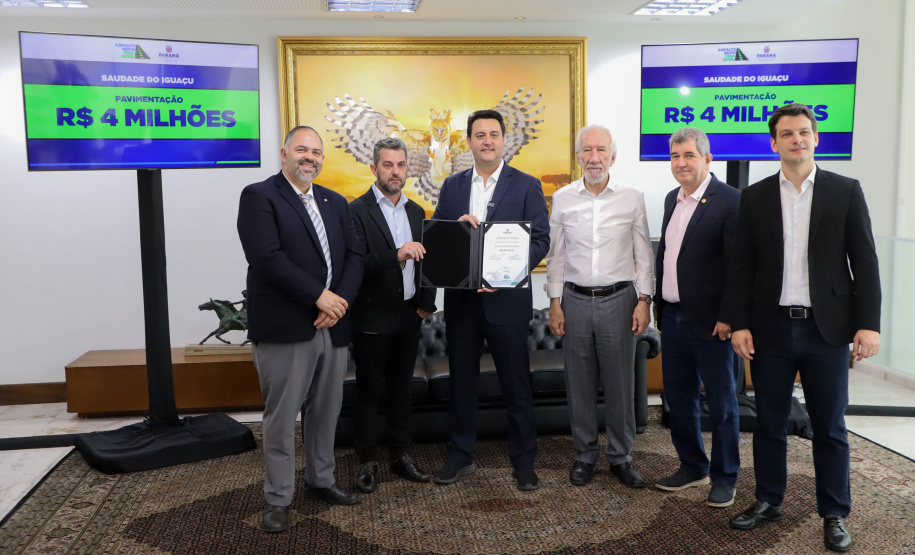 Governador Carlos Massa Ratinho Jr assina liberação de recursos para prefeituras do paraná/Projeto Asfalto Novo Vida Nova -