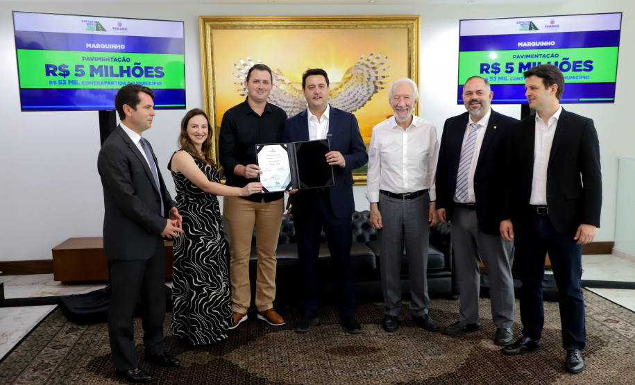 Governador Carlos Massa Ratinho Jr assina liberação de recursos para prefeituras do paraná/Projeto Asfalto Novo Vida Nova -