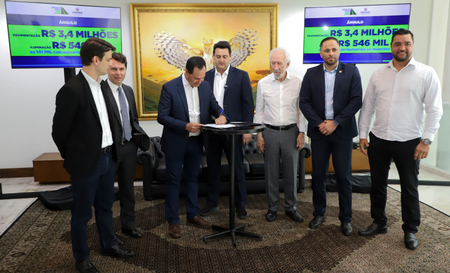 Governador Carlos Massa Ratinho Jr assina liberação de recursos para prefeituras do paraná/Projeto Asfalto Novo Vida Nova -