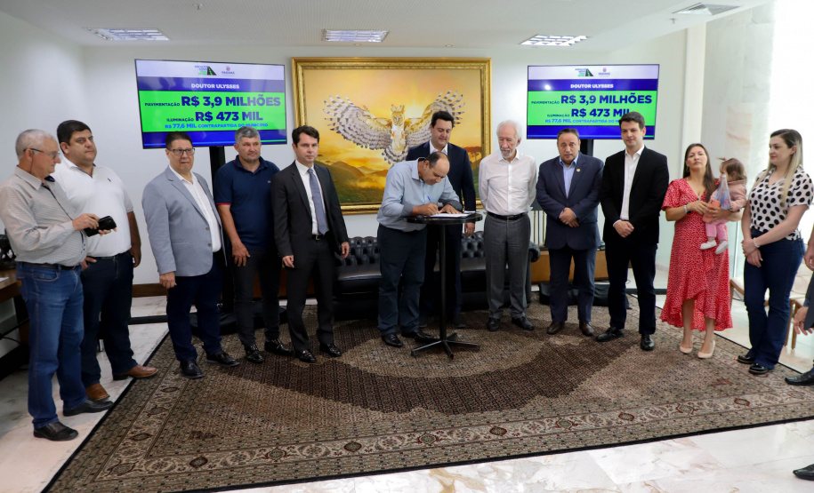 Governador Carlos Massa Ratinho Jr assina liberação de recursos para prefeituras do paraná/Projeto Asfalto Novo Vida Nova -