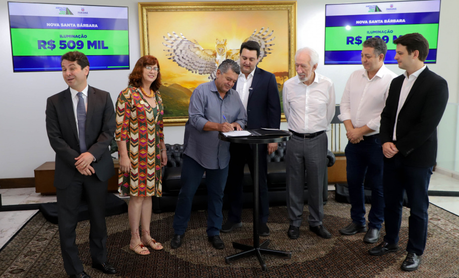 Governador Carlos Massa Ratinho Jr assina liberação de recursos para prefeituras do paraná/Projeto Asfalto Novo Vida Nova -