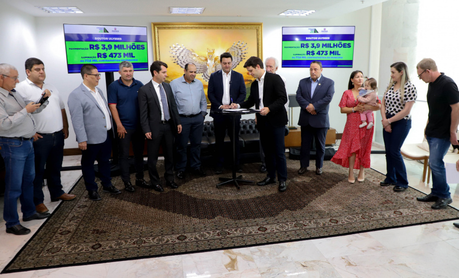 Governador Carlos Massa Ratinho Jr assina liberação de recursos para prefeituras do paraná/Projeto Asfalto Novo Vida Nova -