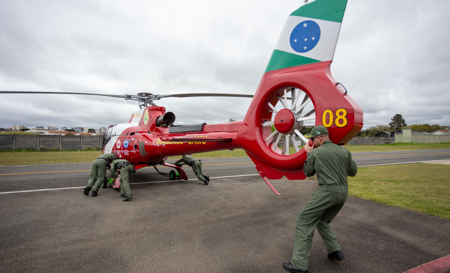 Ratinho Junior autoriza envio de aeronave para ajudar vítimas das chuvas no Rio Grande do Sul