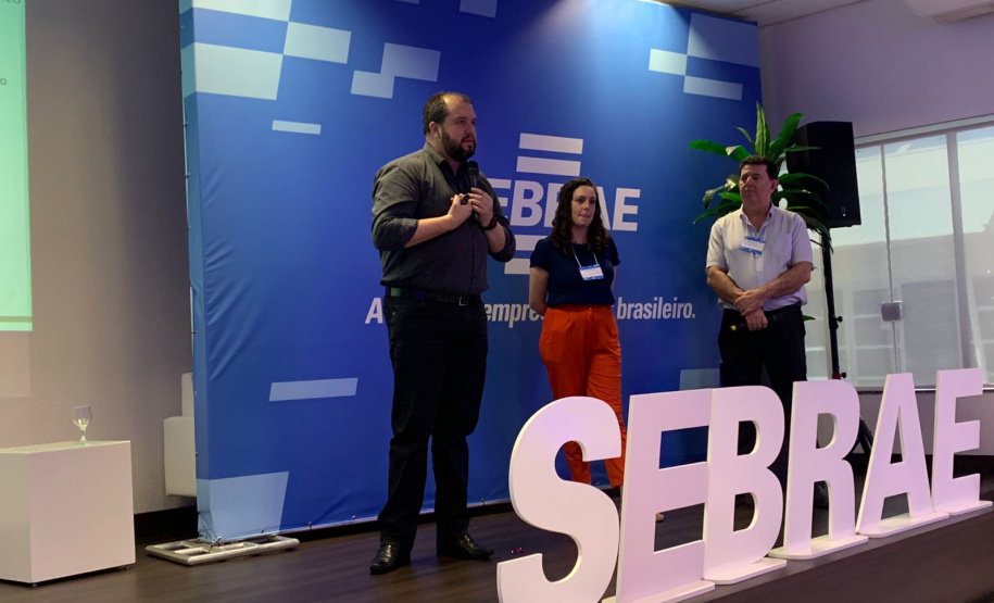 Jucepar orienta 150 gestores municipais sobre Decreto do Baixo Risco em Maringá