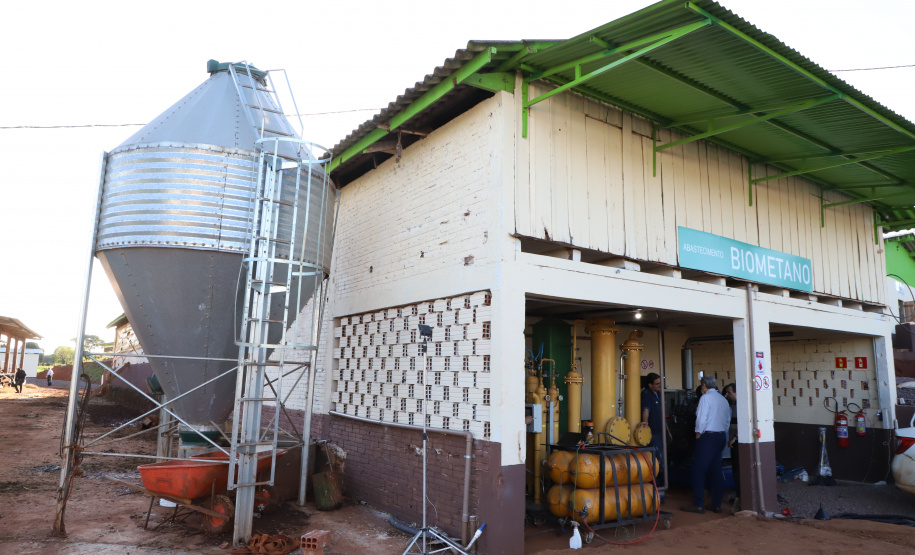 inauguração de mais um sistema para a produção de biogás e biometano, instalado na Granja Angst, em Toledo, no Oeste do Paraná.
