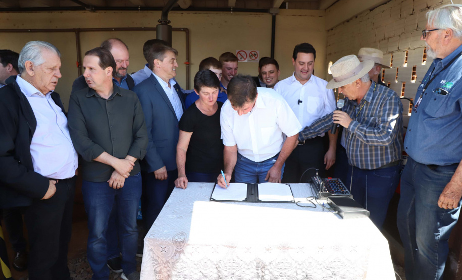 inauguração de mais um sistema para a produção de biogás e biometano, instalado na Granja Angst, em Toledo, no Oeste do Paraná.