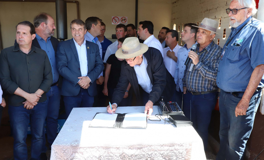 inauguração de mais um sistema para a produção de biogás e biometano, instalado na Granja Angst, em Toledo, no Oeste do Paraná.