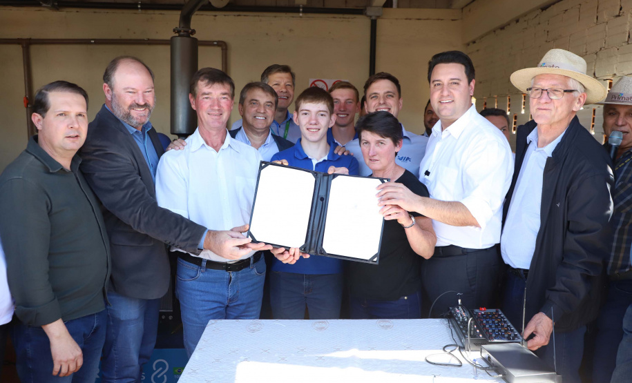 inauguração de mais um sistema para a produção de biogás e biometano, instalado na Granja Angst, em Toledo, no Oeste do Paraná.