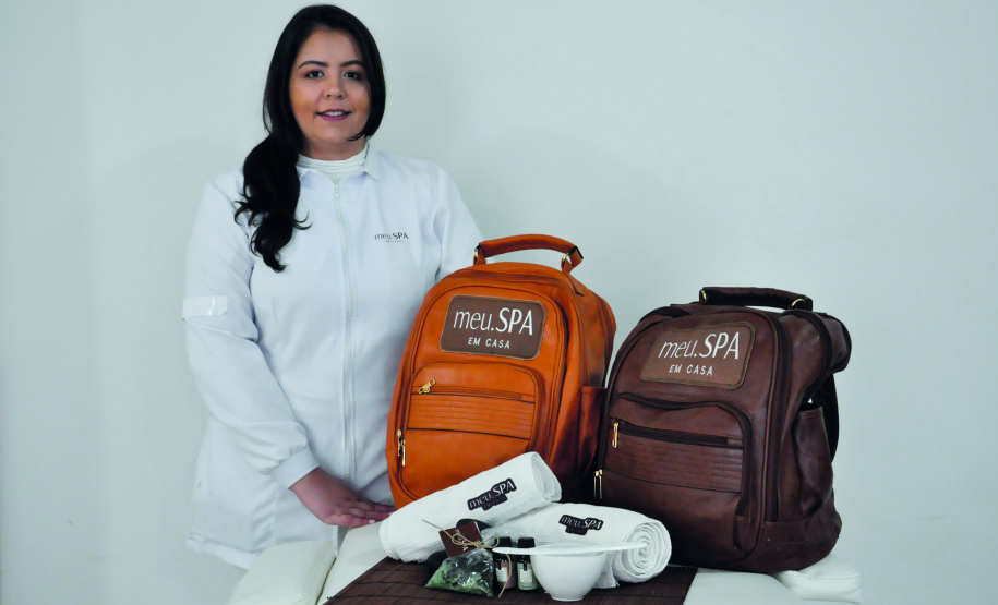 SPA A DOMICÍLIO — A fisioterapeuta Jaqueline Riffert, moradora de Curitiba, é uma das empreendedoras atendidas pelo Banco da Mulher Paranaense