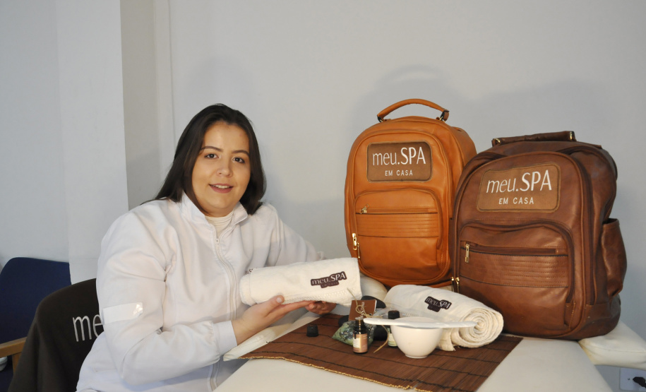 SPA A DOMICÍLIO — A fisioterapeuta Jaqueline Riffert, moradora de Curitiba, é uma das empreendedoras atendidas pelo Banco da Mulher Paranaense