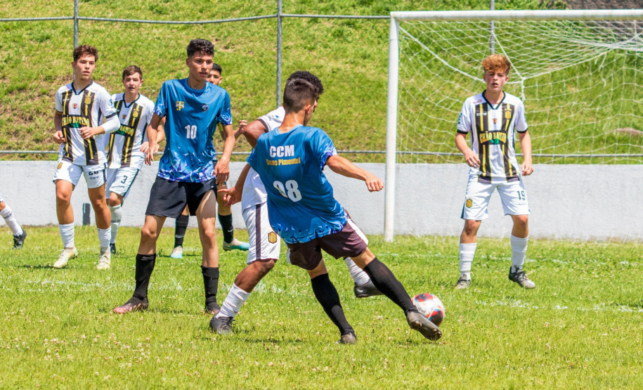 Encerrou no último fim de semana a Fase Macrorregional da 69ª edição dos Jogos Escolares do Paraná - Bom de Bola, nas cidades de Campina Grande do Sul, Rebouças, Planalto, Terra Roxa, Goioerê, Jardim Olinda, Jardim Alegre e Salto do Itararé. A etapa contou com 2.807 participantes, de 110 escolas paranaenses, representando 91 municípios