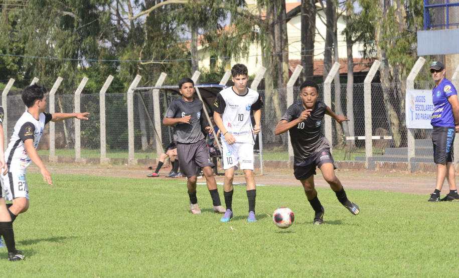 Encerrou no último fim de semana a Fase Macrorregional da 69ª edição dos Jogos Escolares do Paraná - Bom de Bola, nas cidades de Campina Grande do Sul, Rebouças, Planalto, Terra Roxa, Goioerê, Jardim Olinda, Jardim Alegre e Salto do Itararé. A etapa contou com 2.807 participantes, de 110 escolas paranaenses, representando 91 municípios