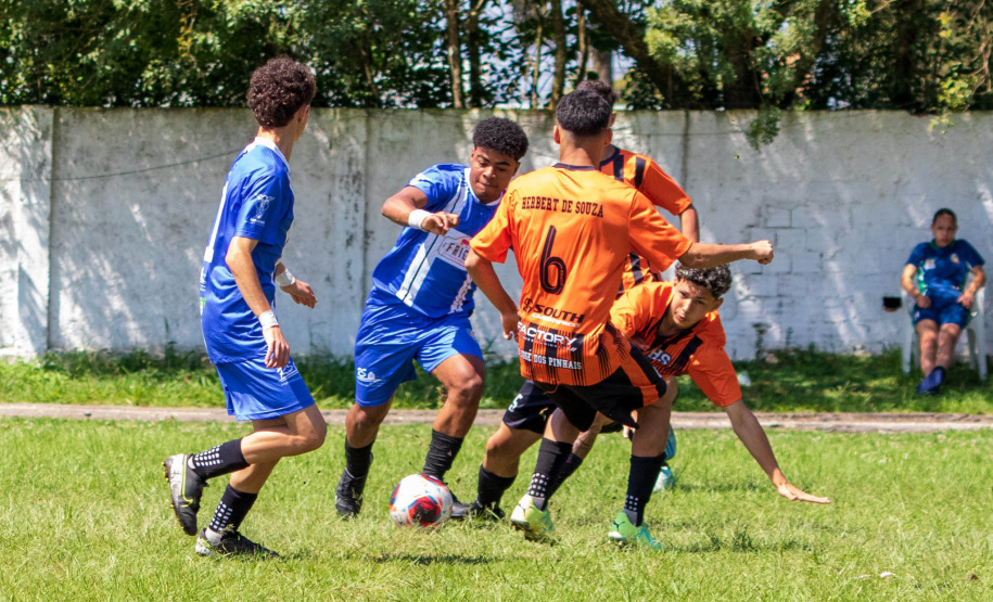 Encerrou no último fim de semana a Fase Macrorregional da 69ª edição dos Jogos Escolares do Paraná - Bom de Bola, nas cidades de Campina Grande do Sul, Rebouças, Planalto, Terra Roxa, Goioerê, Jardim Olinda, Jardim Alegre e Salto do Itararé. A etapa contou com 2.807 participantes, de 110 escolas paranaenses, representando 91 municípios