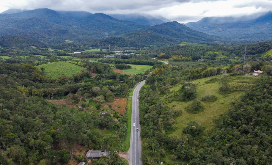 Morretes, 29 de agosto de 2023 - Rodovia PR 804, em Morretes.