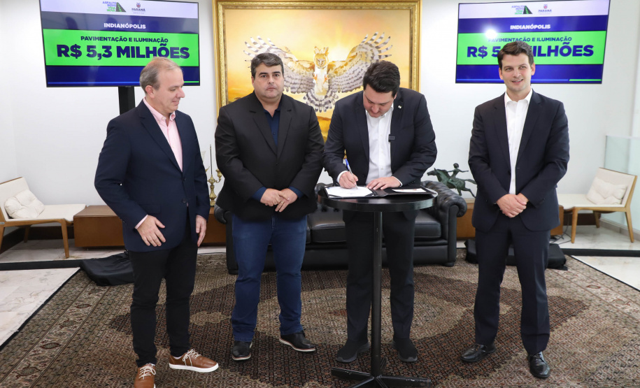 Mais R$ 34,1 milhões foram liberados pelo Governo do Estado para oito municípios pelo programa Asfalto Novo, Vida Nova.  As autorizações para os repasses foram assinadas pelo governador Carlos Massa Ratinho Junior.