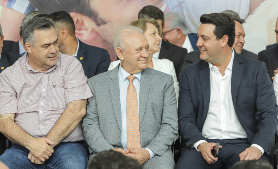 Curitibam 25 de setembro de 2023 - O governador Carlos Massa Ratinho Jr. realiza encontro com prefeitos e entrega mais de R$ 400 milhões em melhorias às cidades paranaenses.