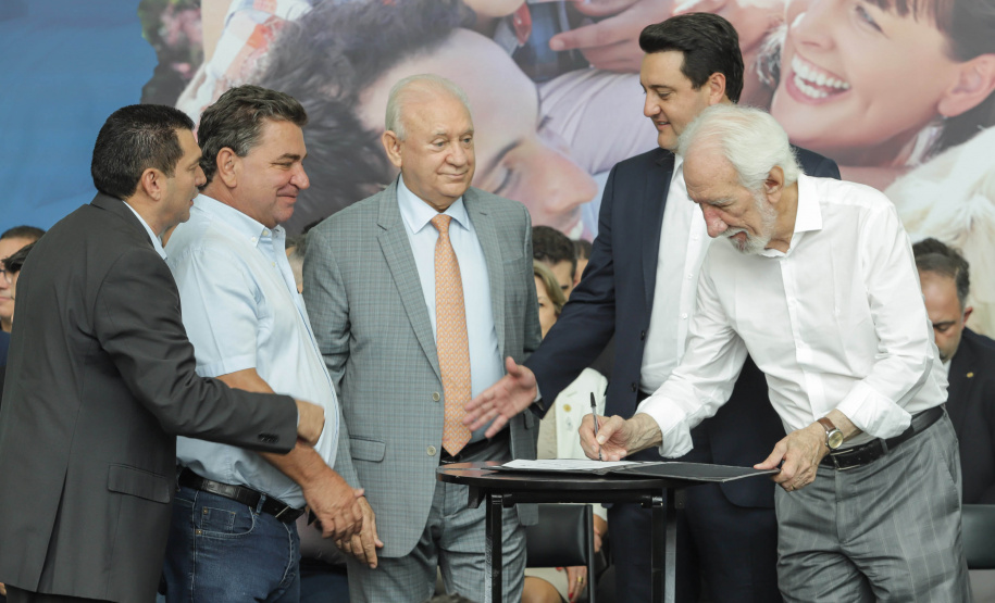 Curitibam 25 de setembro de 2023 - O governador Carlos Massa Ratinho Jr. realiza encontro com prefeitos e entrega mais de R$ 400 milhões em melhorias às cidades paranaenses.