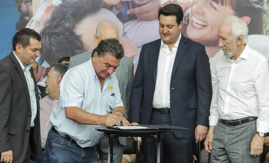 Curitibam 25 de setembro de 2023 - O governador Carlos Massa Ratinho Jr. realiza encontro com prefeitos e entrega mais de R$ 400 milhões em melhorias às cidades paranaenses.