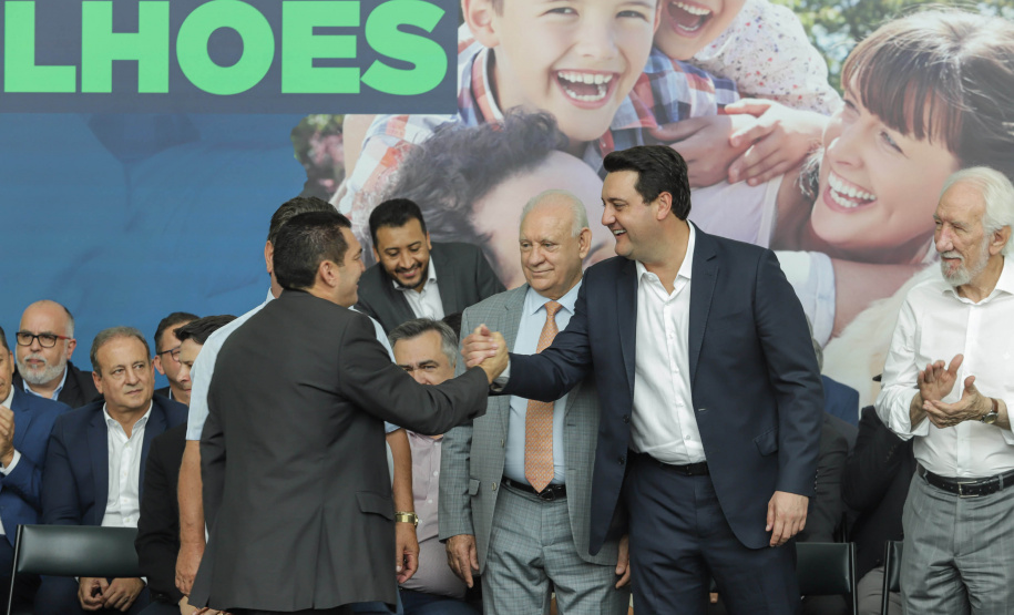 Curitibam 25 de setembro de 2023 - O governador Carlos Massa Ratinho Jr. realiza encontro com prefeitos e entrega mais de R$ 400 milhões em melhorias às cidades paranaenses.