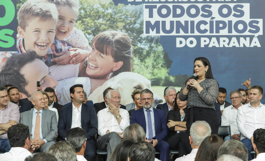 Curitiba, 25 de setembro de 2023 - O governador Carlos Massa Ratinho Jr. realiza encontro com prefeitos e entrega mais de R$ 400 milhões em melhorias às cidades paranaenses.