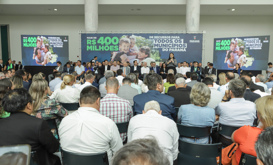 Curitiba, 25 de setembro de 2023 - O governador Carlos Massa Ratinho Jr. realiza encontro com prefeitos e entrega mais de R$ 400 milhões em melhorias às cidades paranaenses.