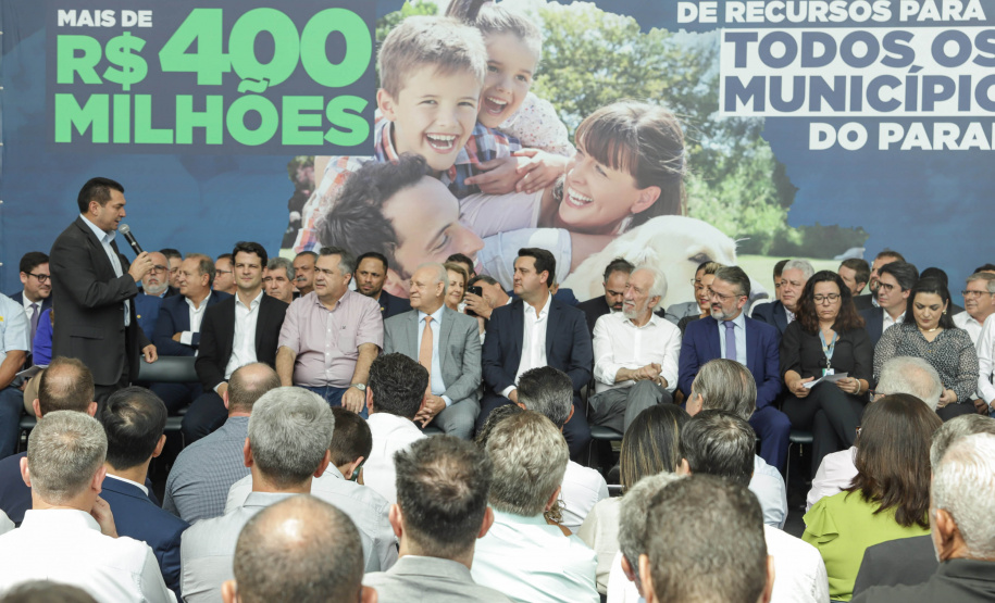 Curitiba, 25 de setembro de 2023 - O governador Carlos Massa Ratinho Jr. realiza encontro com prefeitos e entrega mais de R$ 400 milhões em melhorias às cidades paranaenses.