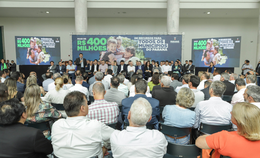Curitiba, 25 de setembro de 2023 - O governador Carlos Massa Ratinho Jr. realiza encontro com prefeitos e entrega mais de R$ 400 milhões em melhorias às cidades paranaenses.