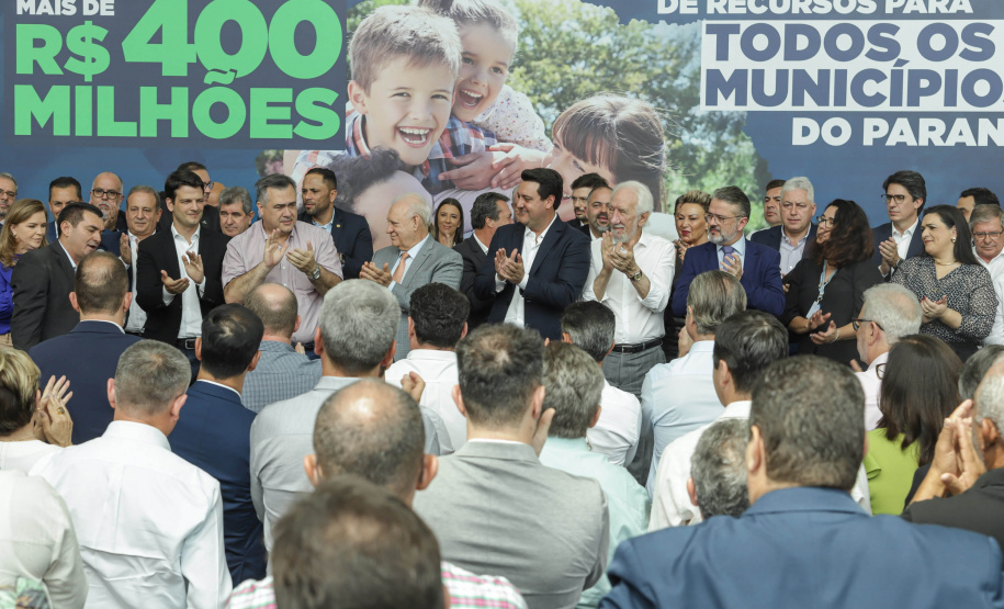 Curitibam 25 de setembro de 2023 - O governador Carlos Massa Ratinho Jr. realiza encontro com prefeitos e entrega mais de R$ 400 milhões em melhorias às cidades paranaenses.