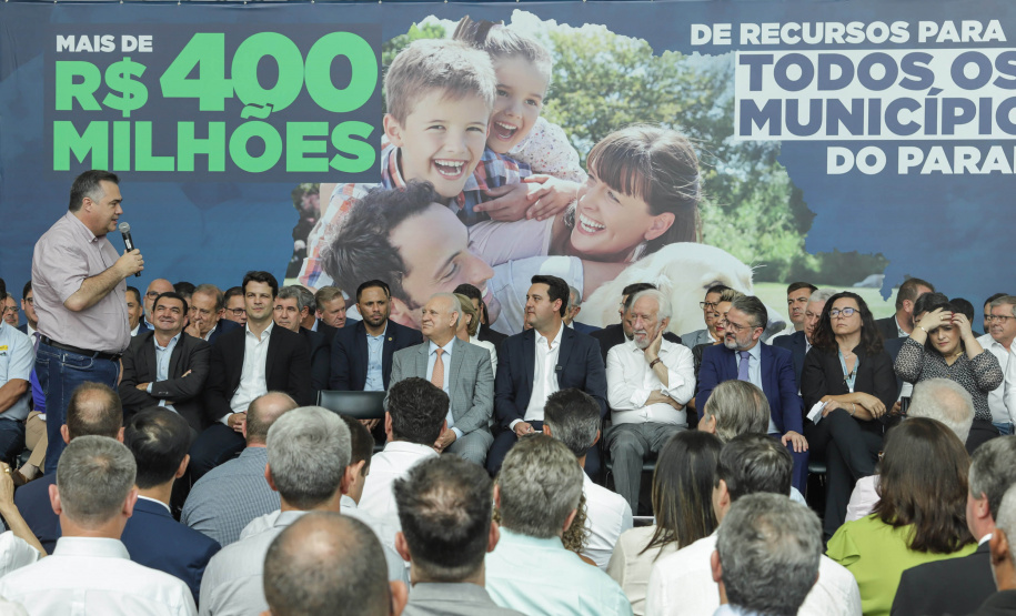Curitiba, 25 de setembro de 2023 - O governador Carlos Massa Ratinho Jr. realiza encontro com prefeitos e entrega mais de R$ 400 milhões em melhorias às cidades paranaenses.