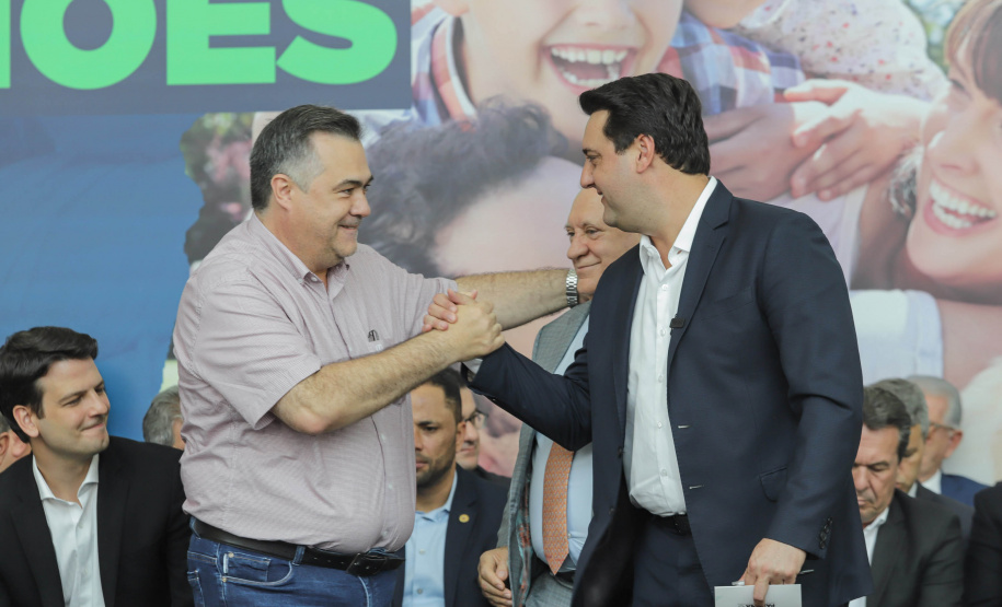 Curitibam 25 de setembro de 2023 - O governador Carlos Massa Ratinho Jr. realiza encontro com prefeitos e entrega mais de R$ 400 milhões em melhorias às cidades paranaenses.