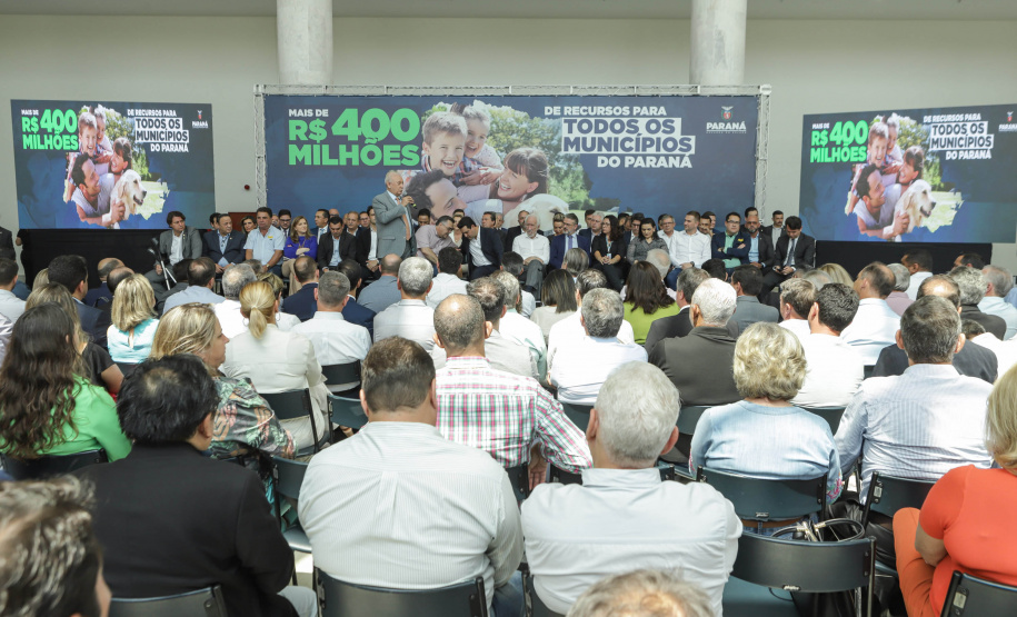 Curitiba, 25 de setembro de 2023 - O governador Carlos Massa Ratinho Jr. realiza encontro com prefeitos e entrega mais de R$ 400 milhões em melhorias às cidades paranaenses.