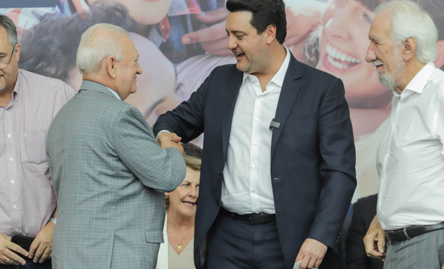 Curitibam 25 de setembro de 2023 - O governador Carlos Massa Ratinho Jr. realiza encontro com prefeitos e entrega mais de R$ 400 milhões em melhorias às cidades paranaenses.