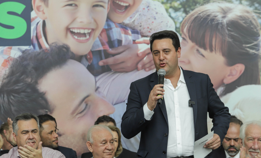 Curitibam 25 de setembro de 2023 - O governador Carlos Massa Ratinho Jr. realiza encontro com prefeitos e entrega mais de R$ 400 milhões em melhorias às cidades paranaenses.