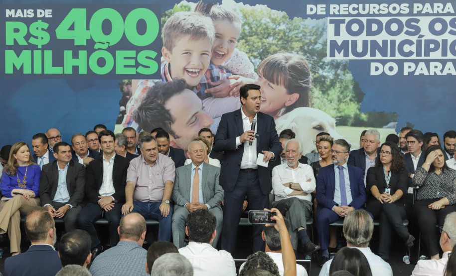 Curitibam 25 de setembro de 2023 - O governador Carlos Massa Ratinho Jr. realiza encontro com prefeitos e entrega mais de R$ 400 milhões em melhorias às cidades paranaenses.
