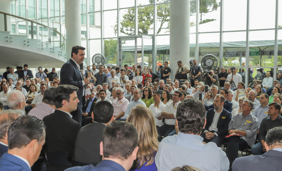 Curitibam 25 de setembro de 2023 - O governador Carlos Massa Ratinho Jr. realiza encontro com prefeitos e entrega mais de R$ 400 milhões em melhorias às cidades paranaenses.