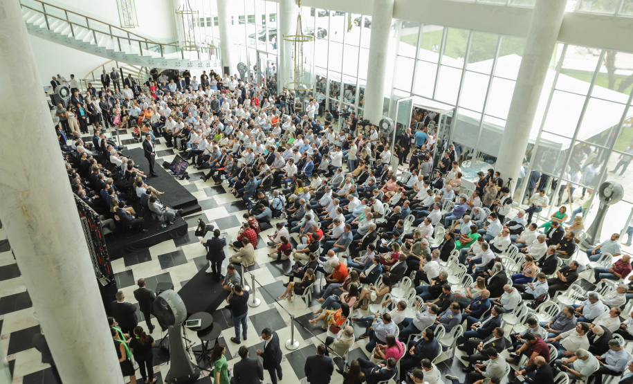 Curitibam 25 de setembro de 2023 - O governador Carlos Massa Ratinho Jr. realiza encontro com prefeitos e entrega mais de R$ 400 milhões em melhorias às cidades paranaenses.