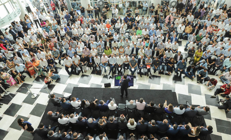 Curitibam 25 de setembro de 2023 - O governador Carlos Massa Ratinho Jr. realiza encontro com prefeitos e entrega mais de R$ 400 milhões em melhorias às cidades paranaenses.