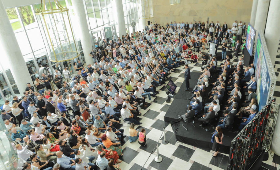 Curitibam 25 de setembro de 2023 - O governador Carlos Massa Ratinho Jr. realiza encontro com prefeitos e entrega mais de R$ 400 milhões em melhorias às cidades paranaenses.