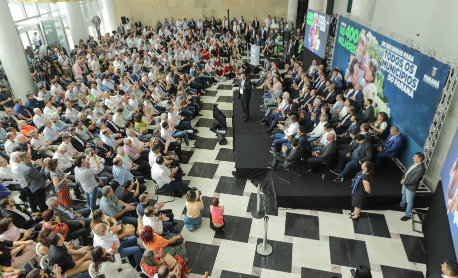 Curitibam 25 de setembro de 2023 - O governador Carlos Massa Ratinho Jr. realiza encontro com prefeitos e entrega mais de R$ 400 milhões em melhorias às cidades paranaenses.